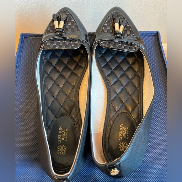 Avon cushion walk black tassel flats (size 9) - Picture 5 of 5